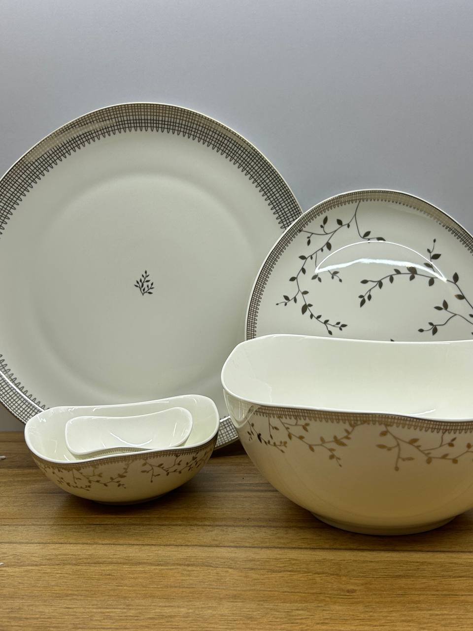 QUEEN CHARM dinner set 30 pcs
