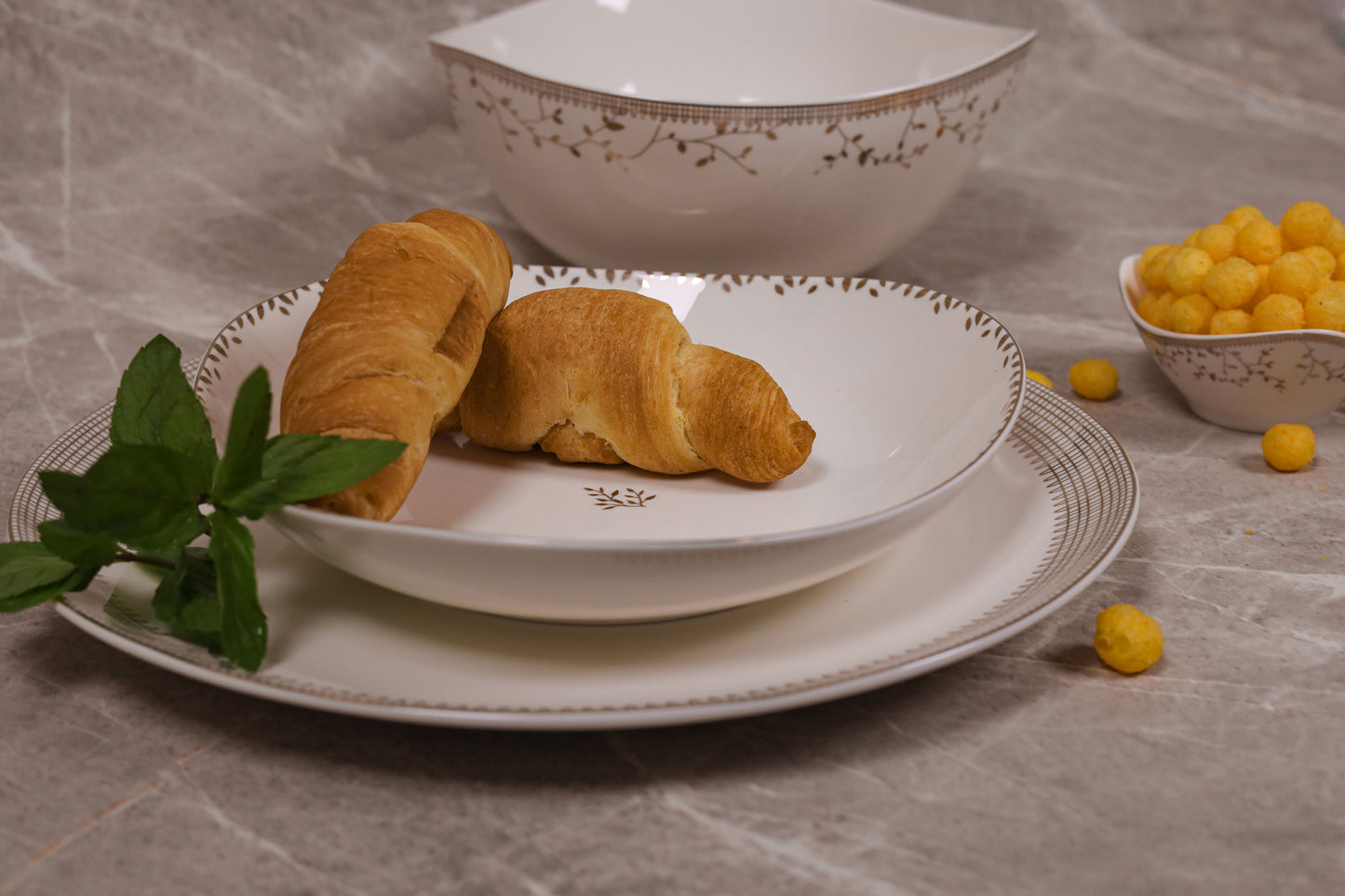 QUEEN CHARM dinner set 30 pcs